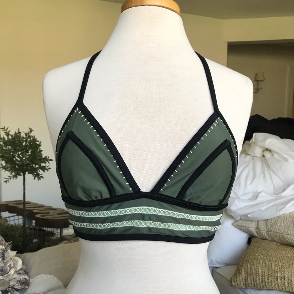 Bikini set (w/ bottoms)